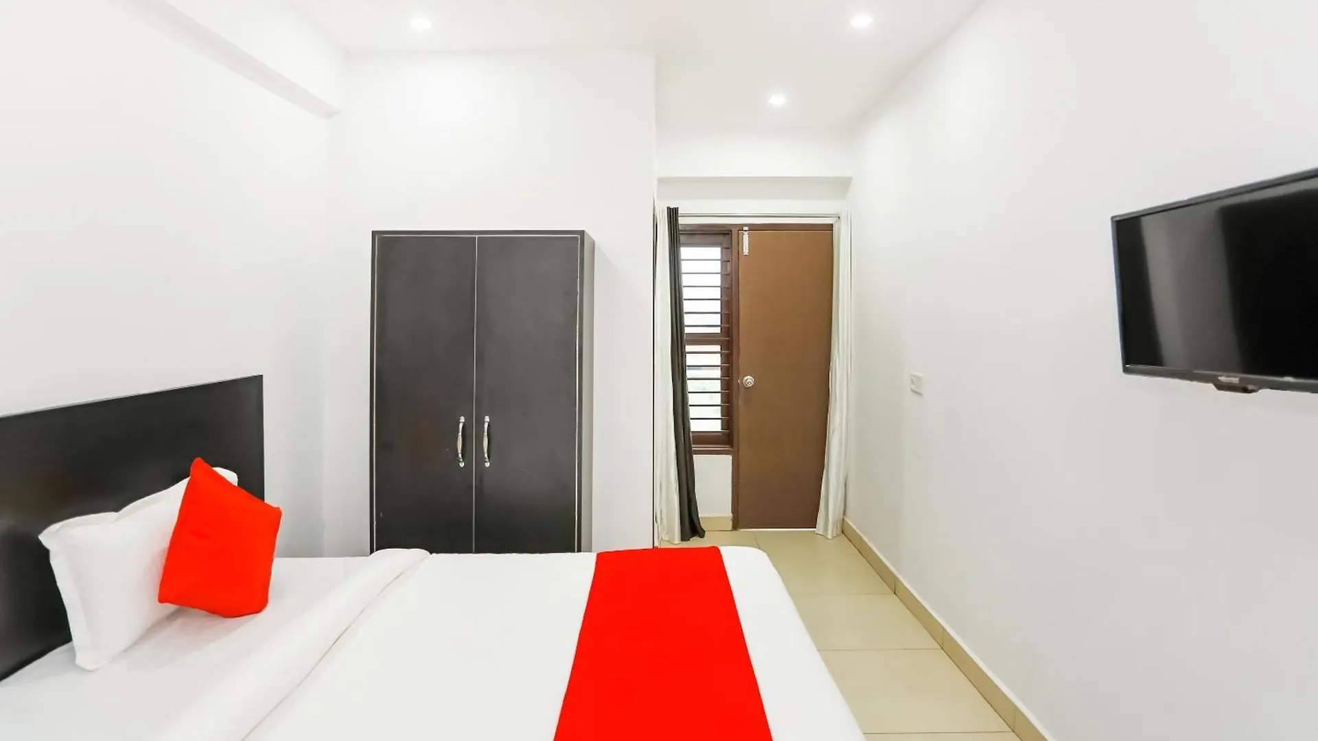 Hotel O Coco Tree Gurgaon 3*,
